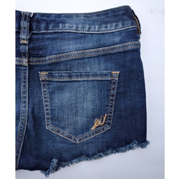 ExpressJeansEmbroidered Denim Stretch ShortsSz 2 - Picture 4 of 8
